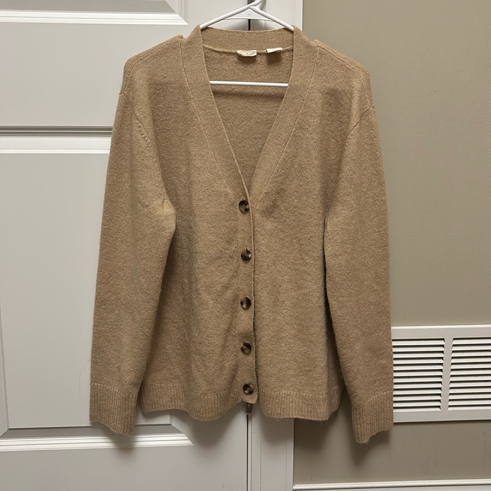 Levi’s light brown cardigan
